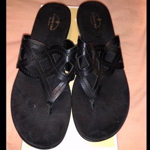 St.John’s Bay flex form sandals!